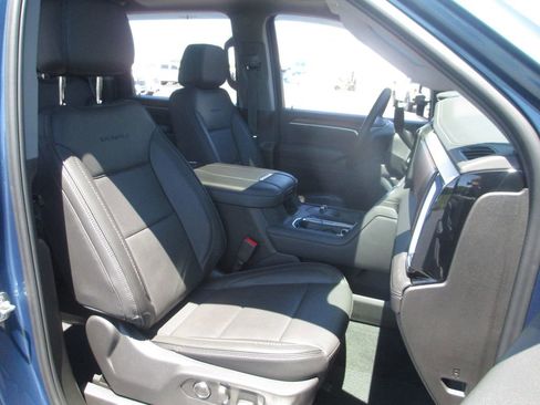 Used 2025 GMC Sierra 3500 Denali w/ Denali Reserve Package AWD/4WD image 25