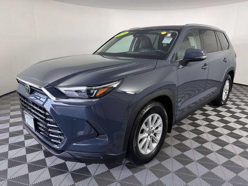 Used 2024 Toyota Grand Highlander AWD image 8