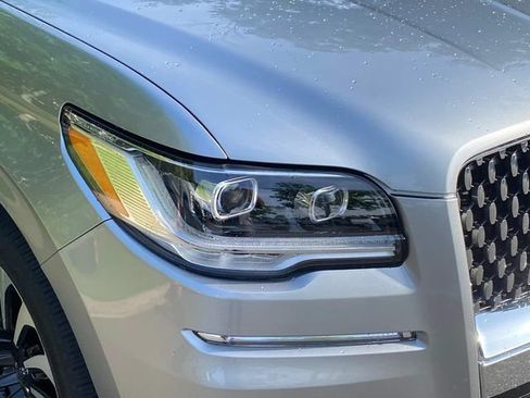 Certified 2024 Lincoln Navigator Black Label AWD/4WD image 4