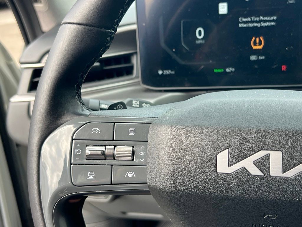 Certified 2024 Kia EV9 Light Long Range RWD image 20