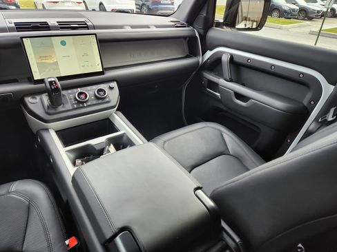 Certified 2025 Land Rover Defender 110 X-Dynamic SE image 14