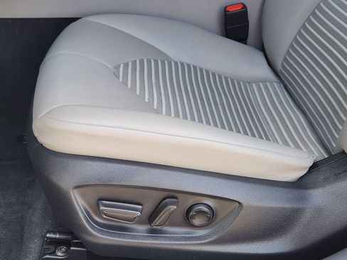 Used 2023 Toyota Camry SE image 33