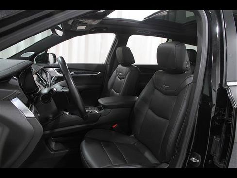 Used 2023 Cadillac XT6 Premium Luxury w/ Technology Package AWD/4WD image 5
