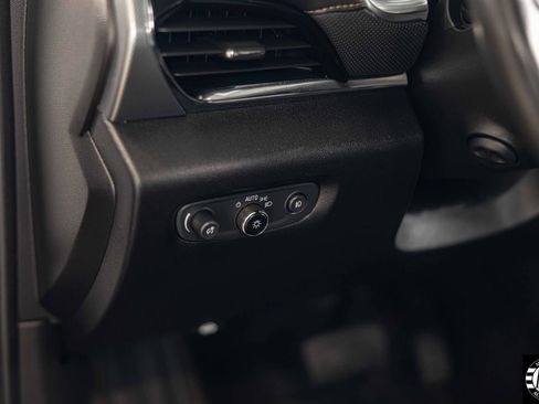 Used 2019 Chevrolet Traverse Premier image 41