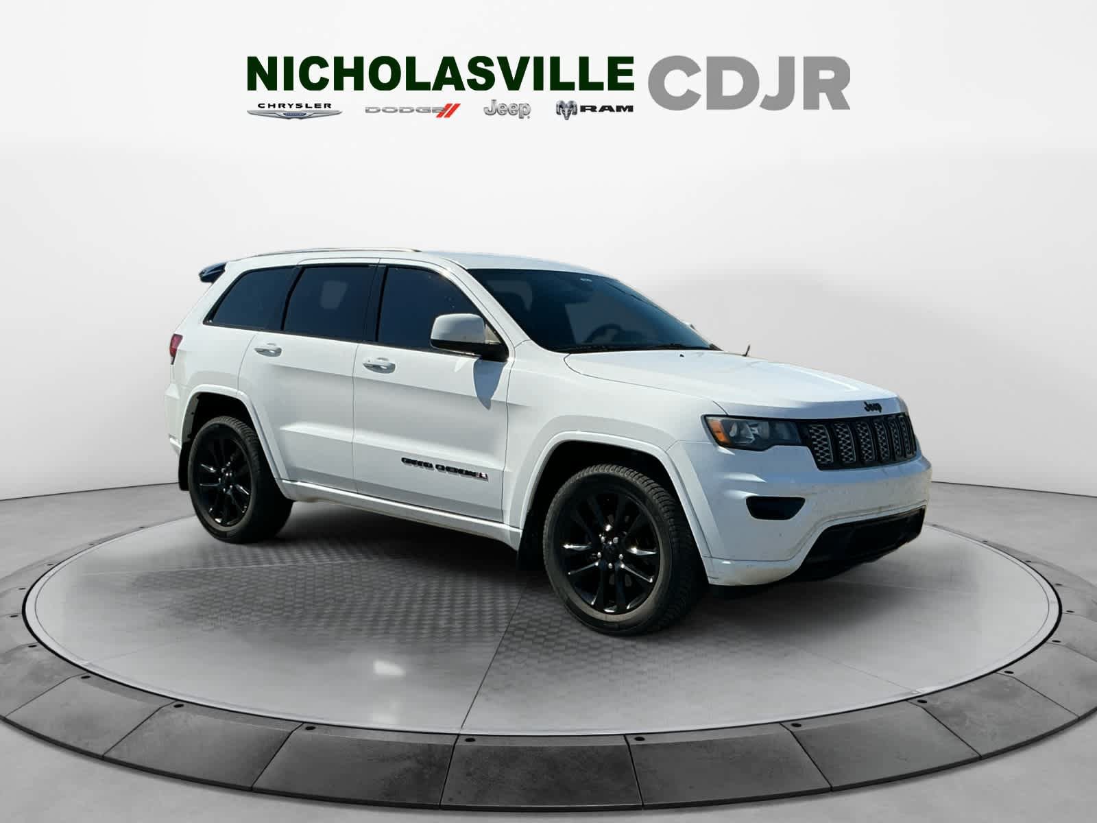Used 2018 Jeep Grand Cherokee Altitude AWD/4WD image 7