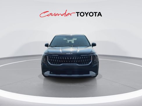 Used 2026 Kia Carnival FWD image 3