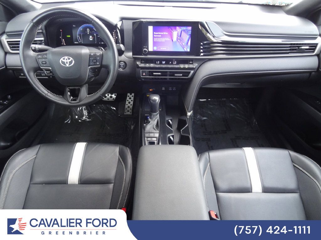 Used 2025 Toyota Camry SE FWD image 11