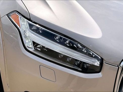 Used 2023 Volvo XC90 B6 Ultimate image 32