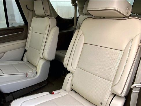 Used 2021 GMC Yukon Denali w/ Denali Premium Package image 19