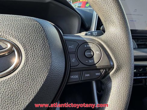 Used 2024 Toyota RAV4 XLE FWD image 31