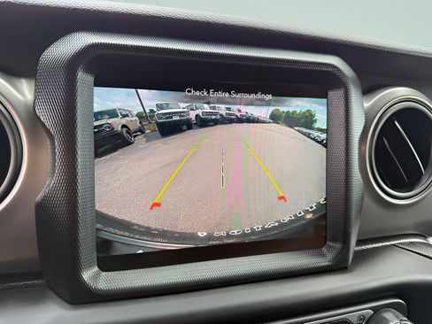 Used 2021 Jeep Wrangler Sport AWD/4WD image 11