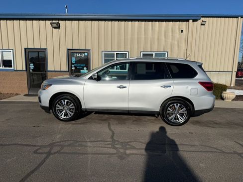 Used 2017 Nissan Pathfinder SL image 3
