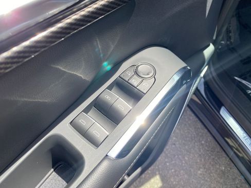 Used 2025 Chevrolet Traverse High Country AWD/4WD image 11