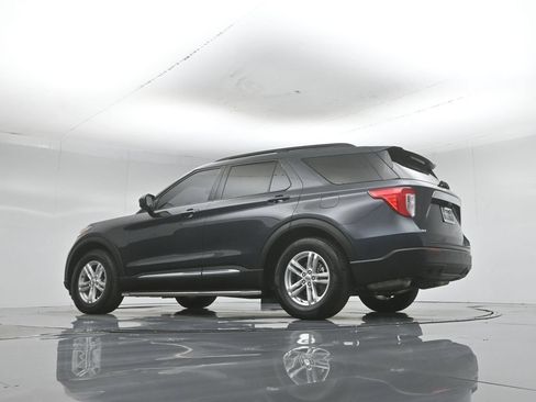Certified 2022 Ford Explorer XLT RWD image 4