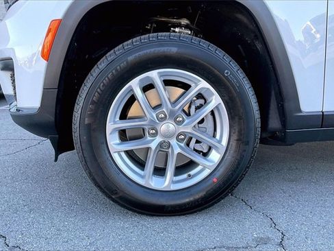 New 2025 Jeep Grand Cherokee L Laredo w/ Luxury Tech Group I image 10