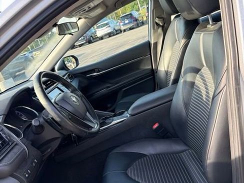 Used 2020 Toyota Camry SE FWD image 12