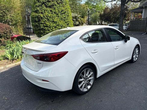Used 2017 MAZDA MAZDA3 Touring w/ Popular Equipment Package image 4