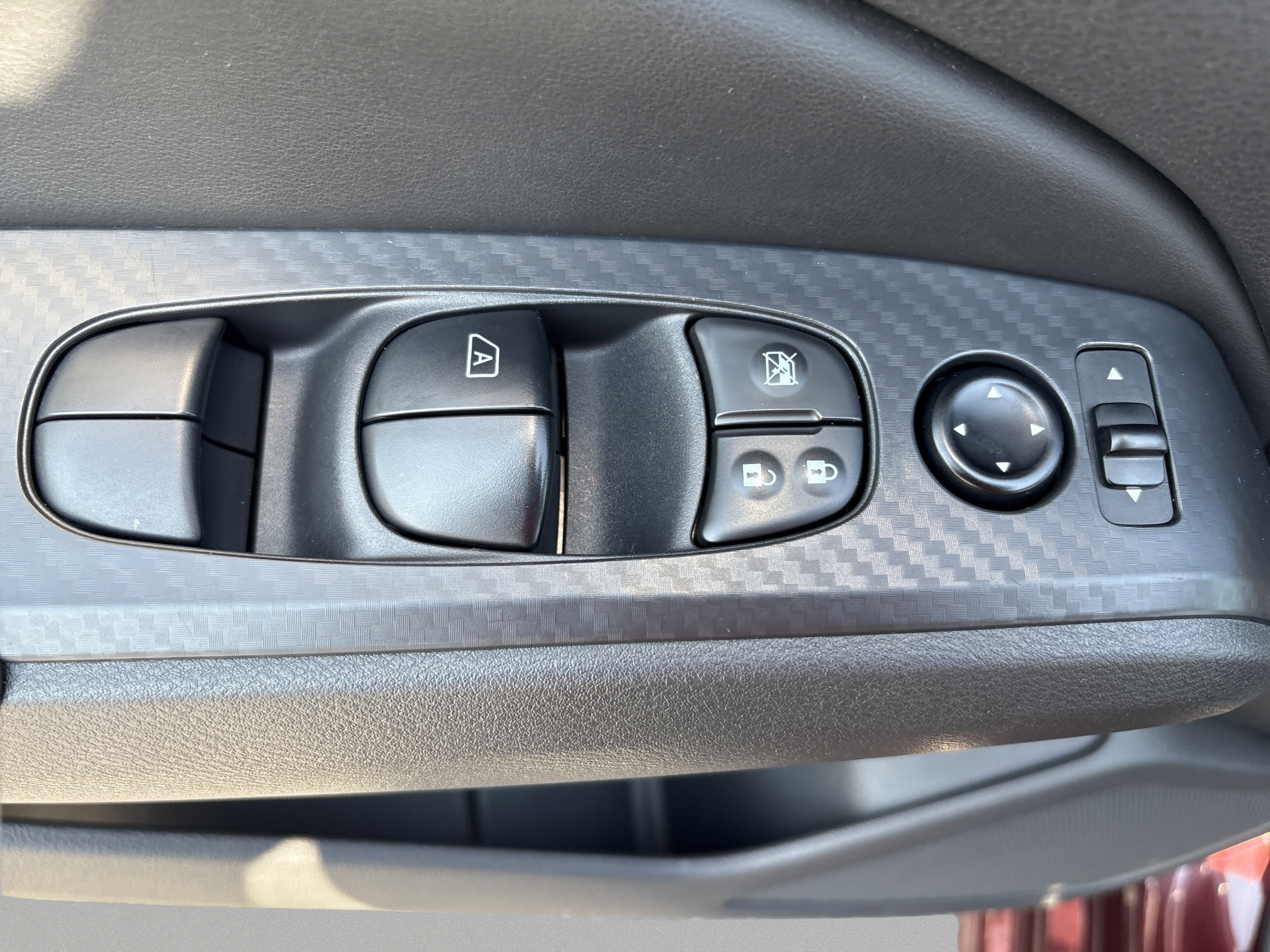 Used 2025 Nissan Altima 2.5 SV FWD image 19