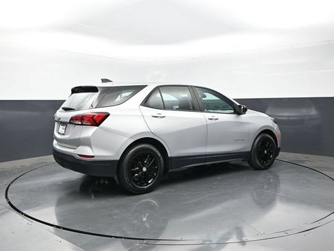 Used 2022 Chevrolet Equinox LS w/ LPO, Floor Liner Package FWD image 7