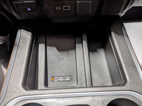 Used 2019 Chevrolet Silverado 1500 High Country image 28