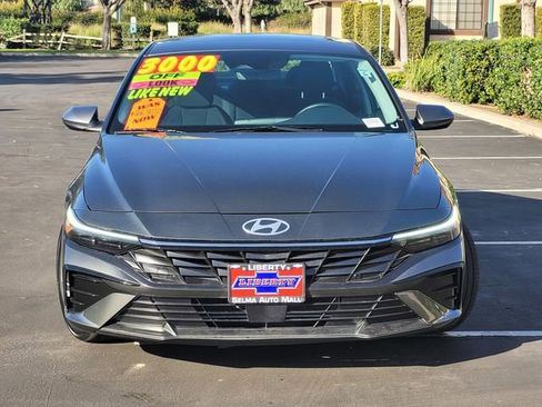 Used 2025 Hyundai Elantra SEL image 3
