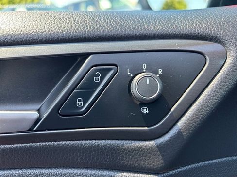 Used 2018 Volkswagen GTI SE image 17