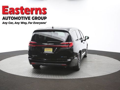 Used 2024 Chrysler Pacifica Limited FWD image 39