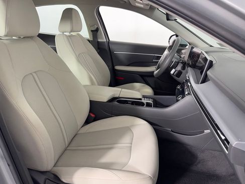 Used 2025 Hyundai Sonata SEL FWD image 28