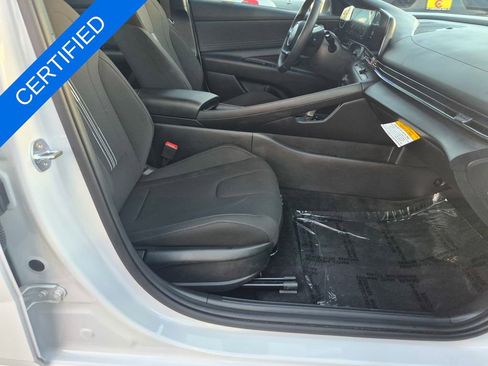 Used 2025 Hyundai Elantra SEL image 33