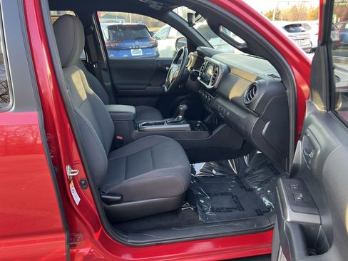 Used 2019 Toyota Tacoma TRD Off-Road image 19