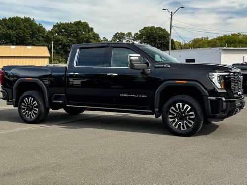 Used 2025 GMC Sierra 3500 Denali Ultimate AWD/4WD image 2