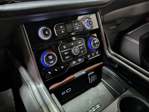 Used 2023 GMC Yukon XL Denali Ultimate image 28