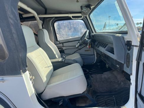 Used 1989 Jeep Wrangler Laredo image 13