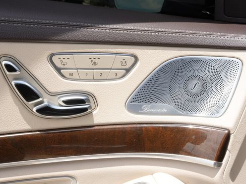 Used 2017 Mercedes-Benz S 550 Sedan image 18