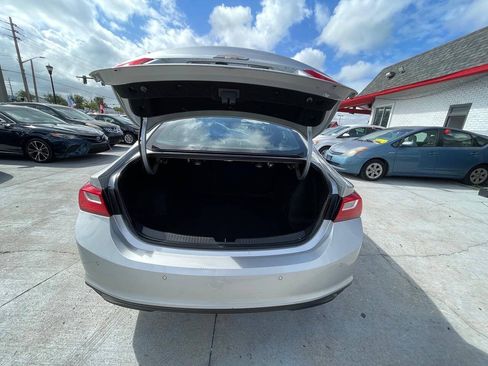 Used 2017 Chevrolet Malibu LT w/ Leather Package FWD image 9