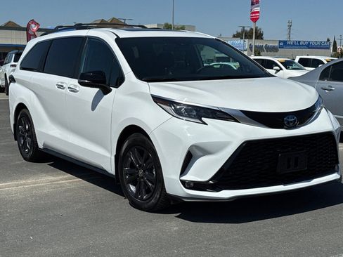 Used 2024 Toyota Sienna XSE w/ XSE Premium Package AWD/4WD image 2