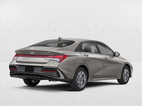 New 2025 Hyundai Elantra SEL image 2