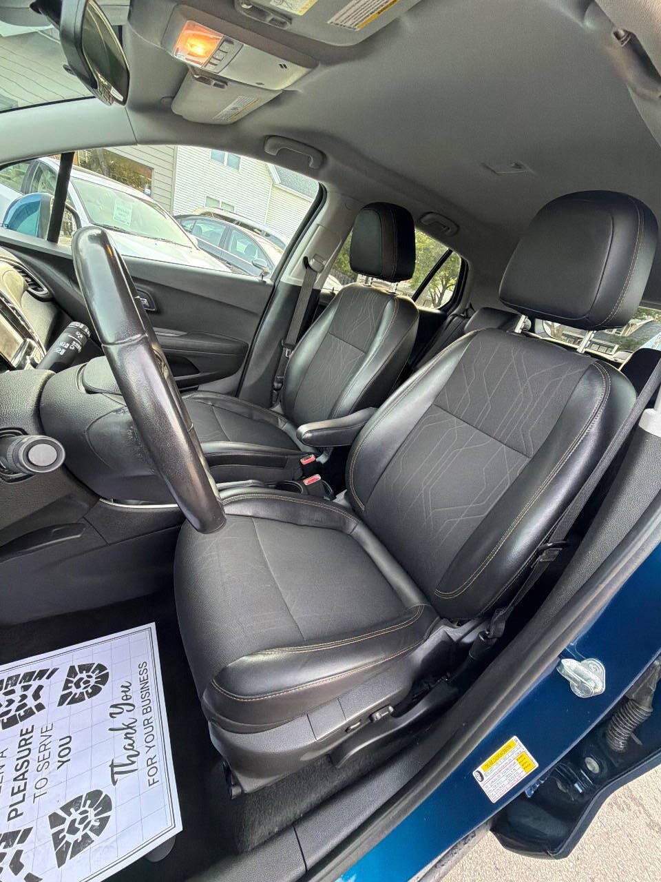 Used 2020 Chevrolet Trax LT w/ LT Convenience Package FWD image 24