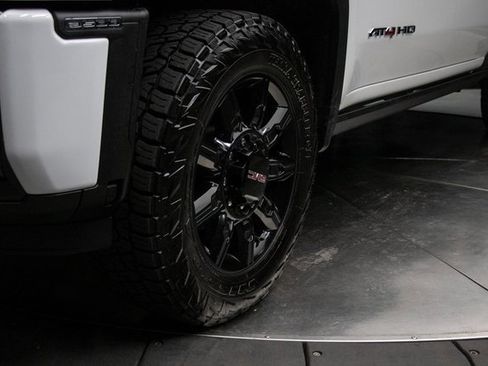 Used 2024 GMC Sierra 3500 AT4 w/ AT4 Premium Plus Package image 7