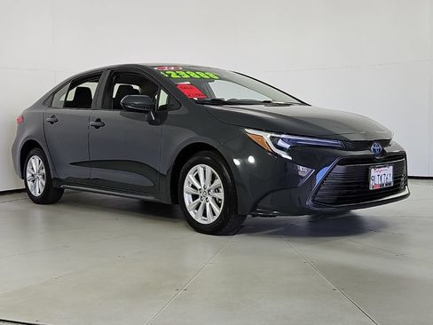 Used 2024 Toyota Corolla LE w/ LE Convenience Package FWD image 4
