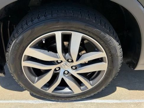 Used 2017 Honda Pilot Touring image 10