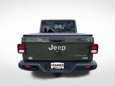 Used 2022 Jeep Gladiator Overland AWD/4WD image 10