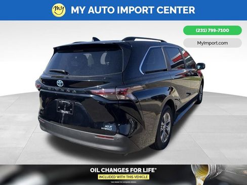 Used 2023 Toyota Sienna XLE FWD image 7