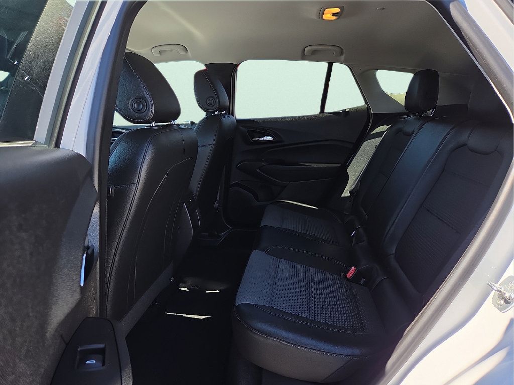 Used 2025 Chevrolet Trax LT FWD image 11