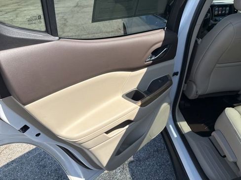 Used 2019 GMC Acadia Denali w/ Technology Package FWD image 16