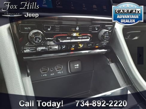 Used 2023 Jeep Grand Cherokee L Limited AWD/4WD image 25