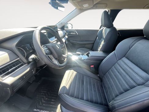 New 2026 Mitsubishi Outlander SE FWD image 9