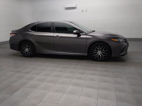 Used 2019 Toyota Camry SE image 11