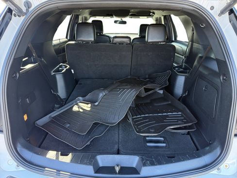 Used 2019 Ford Explorer XLT w/ Equipment Group 202A AWD/4WD image 17