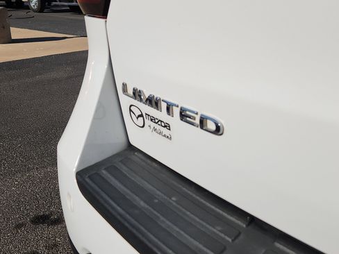 Used 2024 Ford Expedition Limited image 10